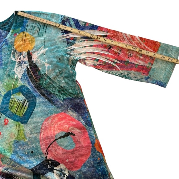 Jess & Jane Size XL Artsy Multi-colored V-neck Top - Picture 10 of 10